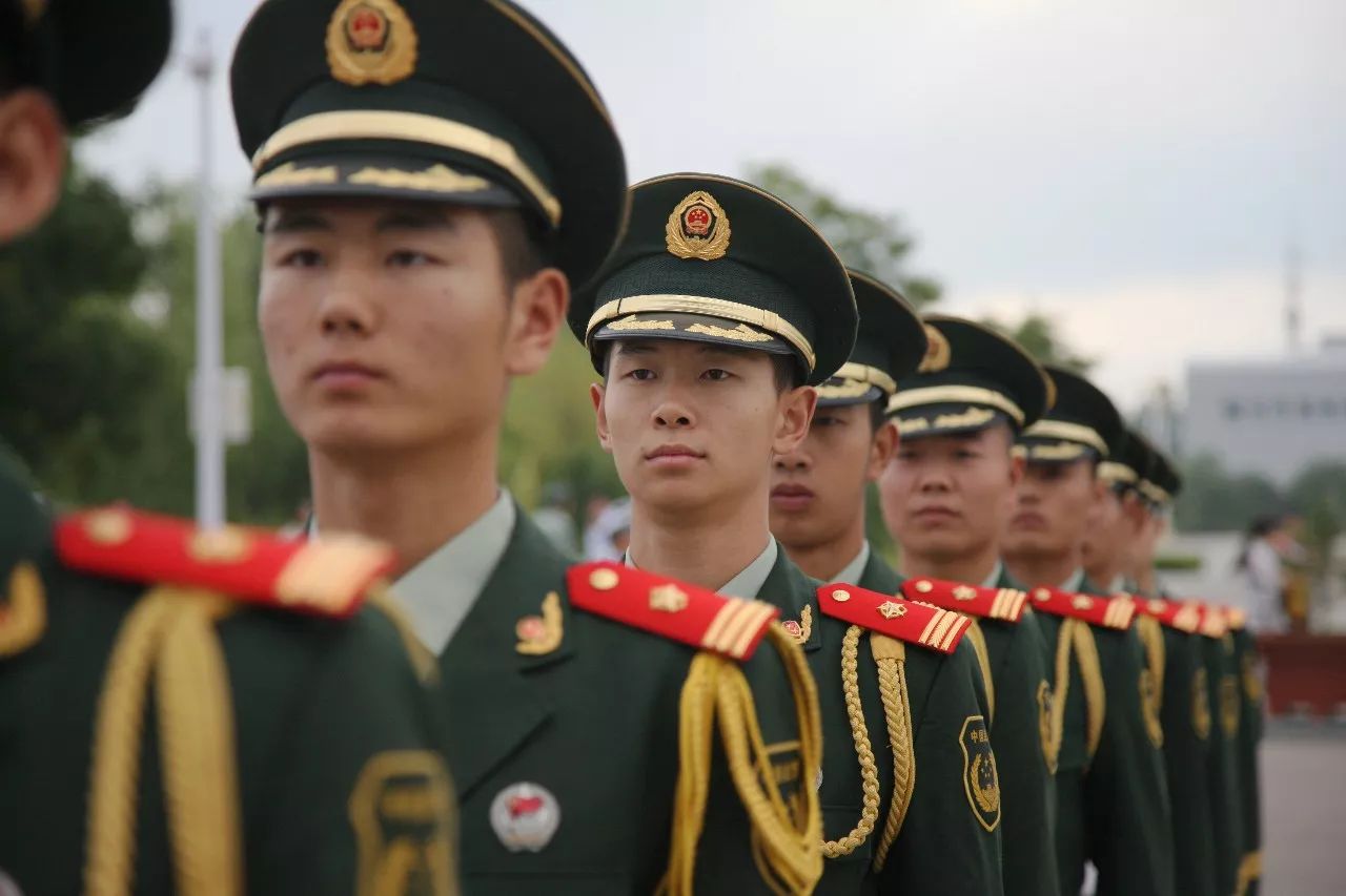 【中国陆军之声·夜读】初心,正青春!|陆军|武警|战士_新浪军事_新浪网