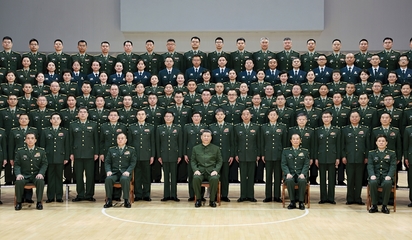 习近平视察陆军军医大学
