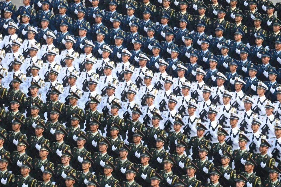 国庆阅兵,这名金堂小伙被称幕后“最美男神”…