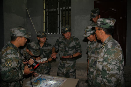 身先士卒，徒步进震中——记陆军战士余阳的救灾事迹